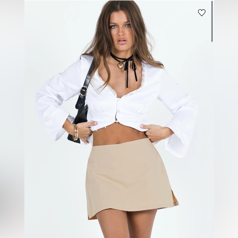 Princess Polly Gigi Skort In Beige Size 2 ✨🥂